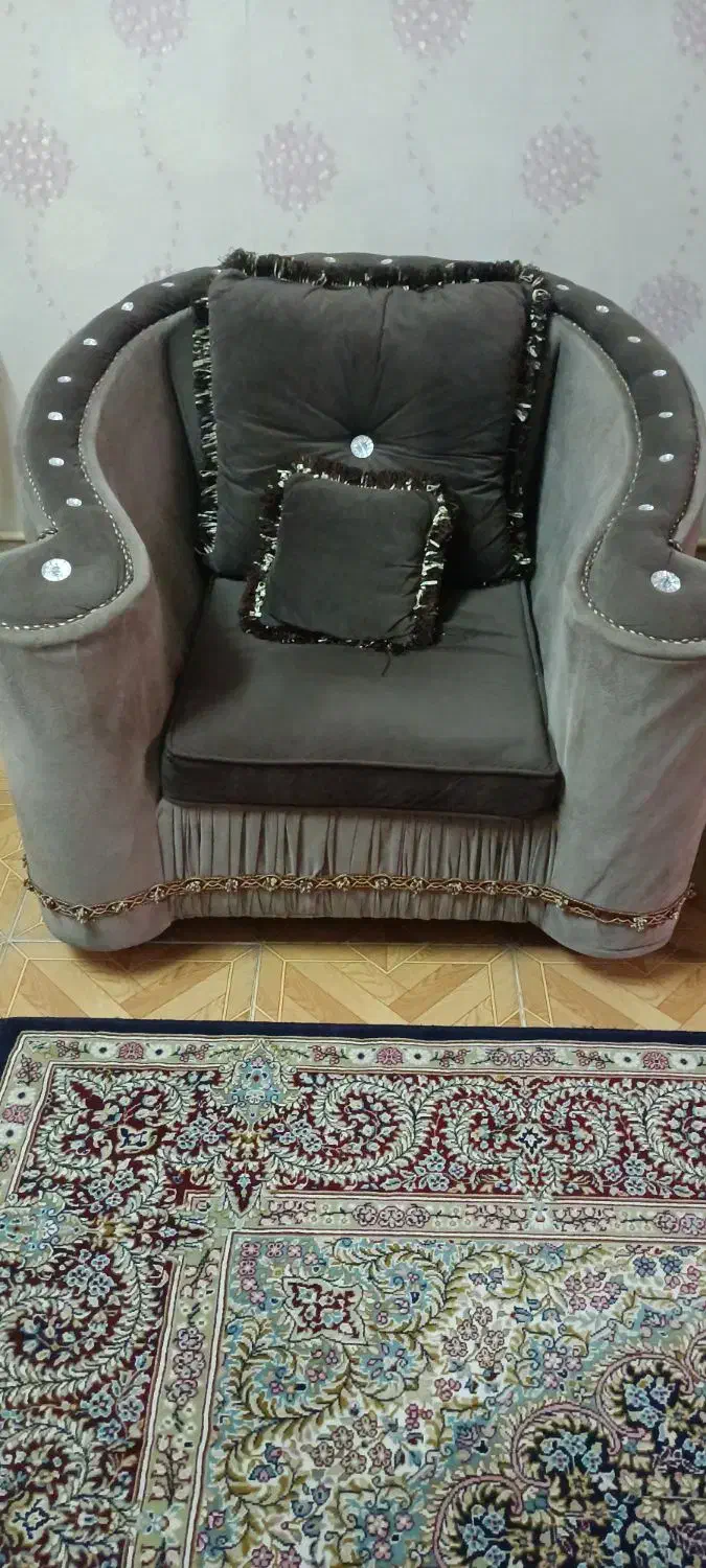 مبل هفت نفره|مبلمان خانگی و میز عسلی|هشتگرد, هشتگرد قدیم|دیوار