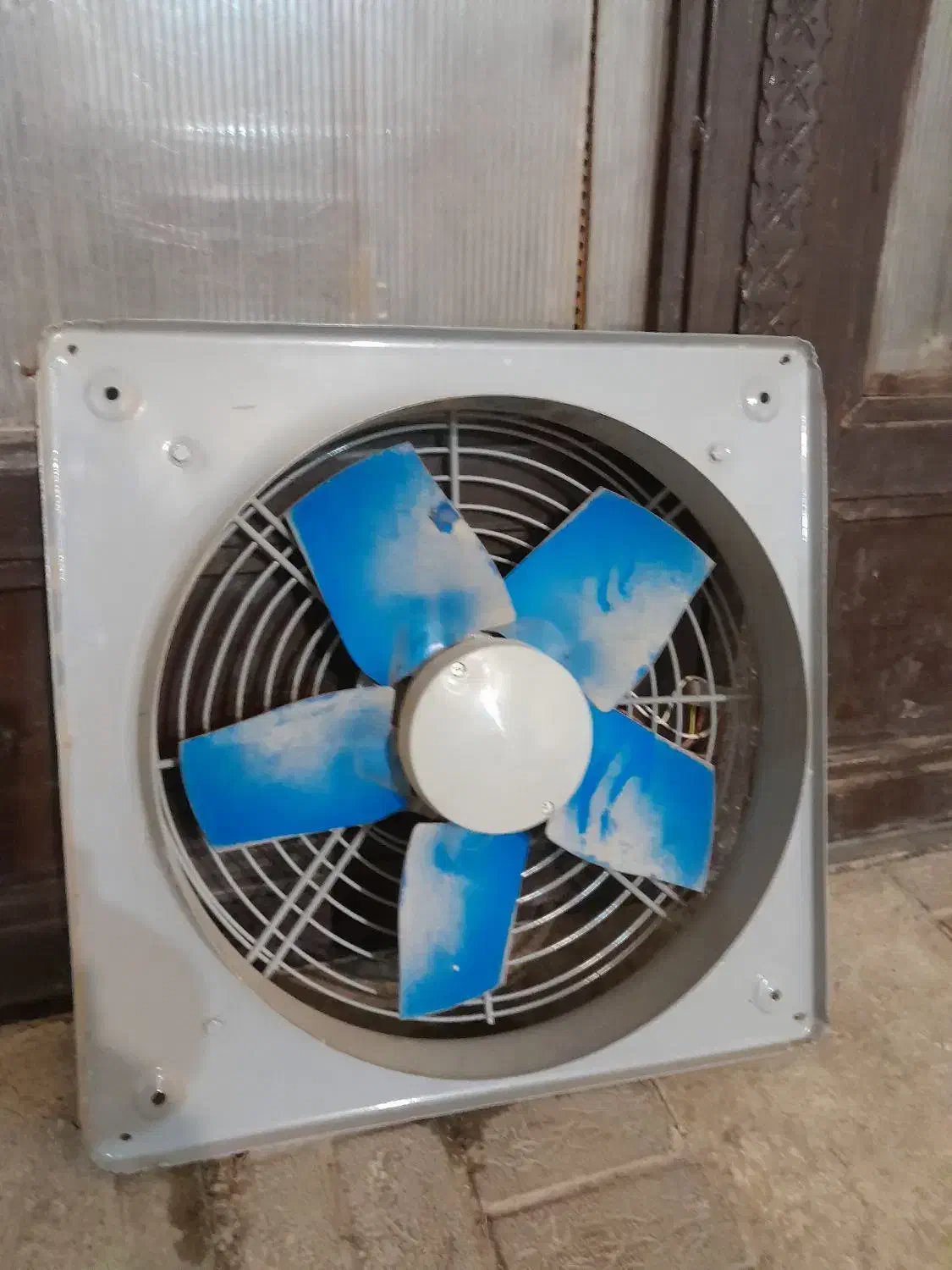 هواکش دمنده|پنکه و تصفیه‌کنندهٔ هوا|بومهن, |دیوار