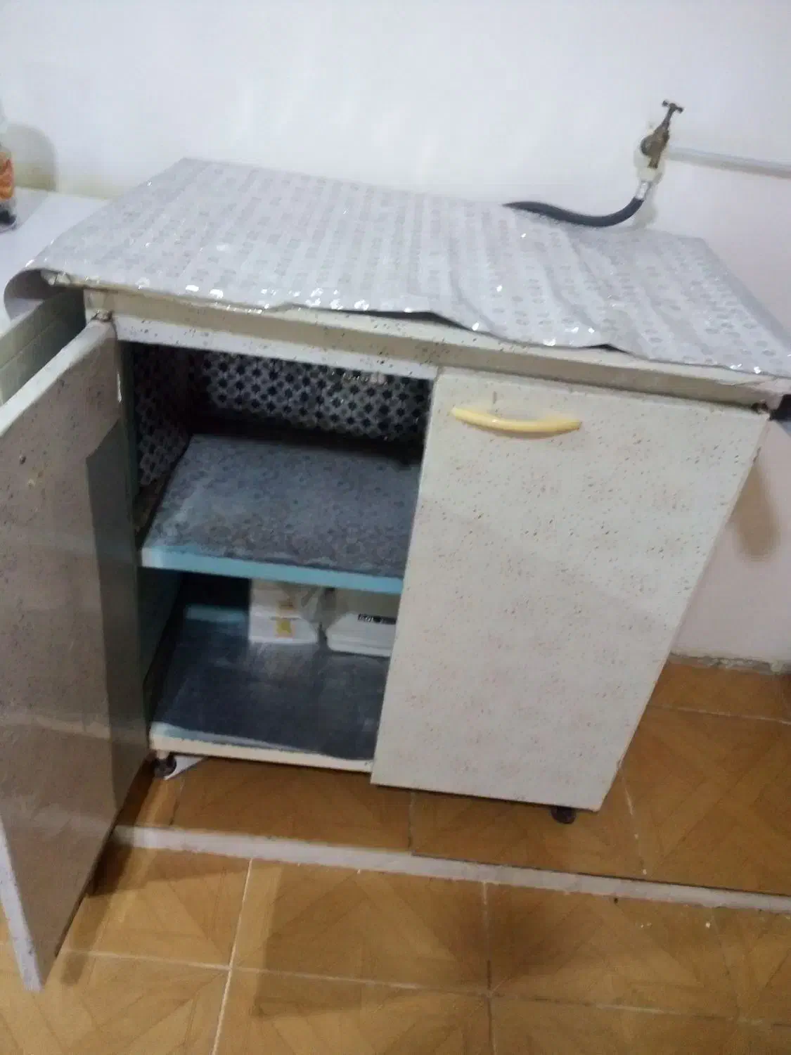 کابینت دو در|مصالح و تجهیزات ساختمان|تربتحیدریه, بالا ولایت|دیوار