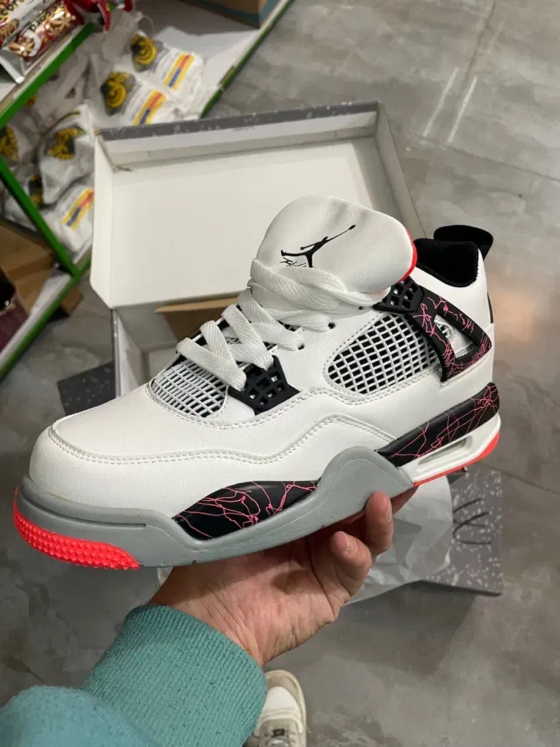 جردن فور سفید|کیف، کفش، کمربند|اردبیل, |دیوار