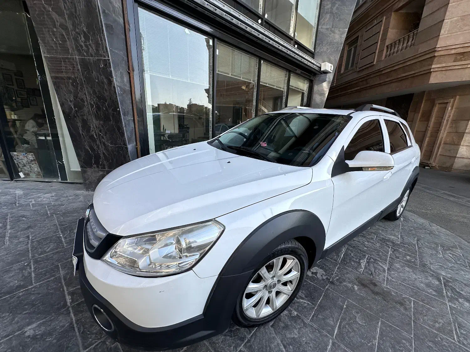 اچ سی کراس|خودرو سواری و وانت|اندیشه, اندیشه فاز ۴|دیوار