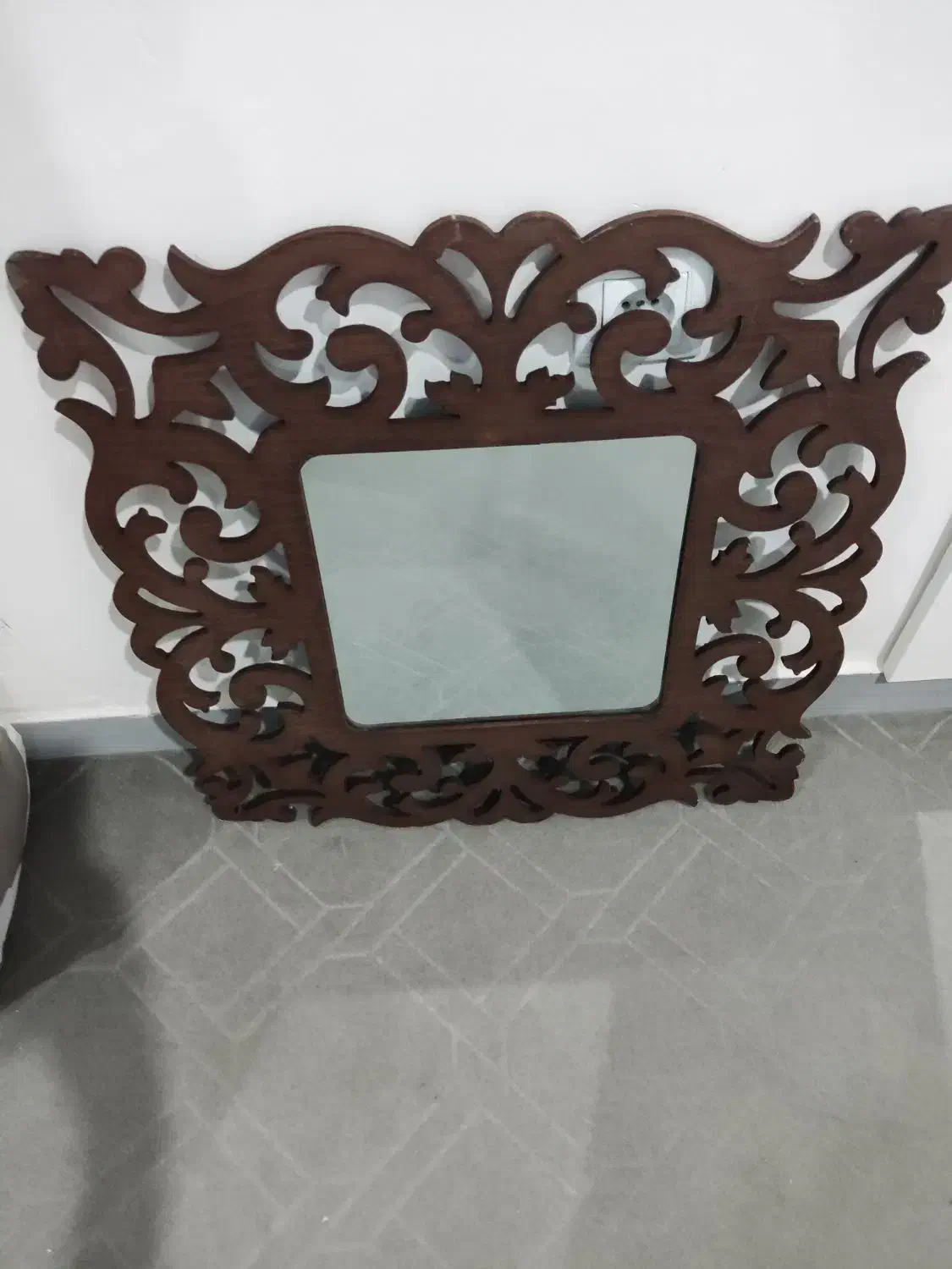 آینه دیواری و یک عدد پشتی طبی صندلی|آینه|آبادان, |دیوار