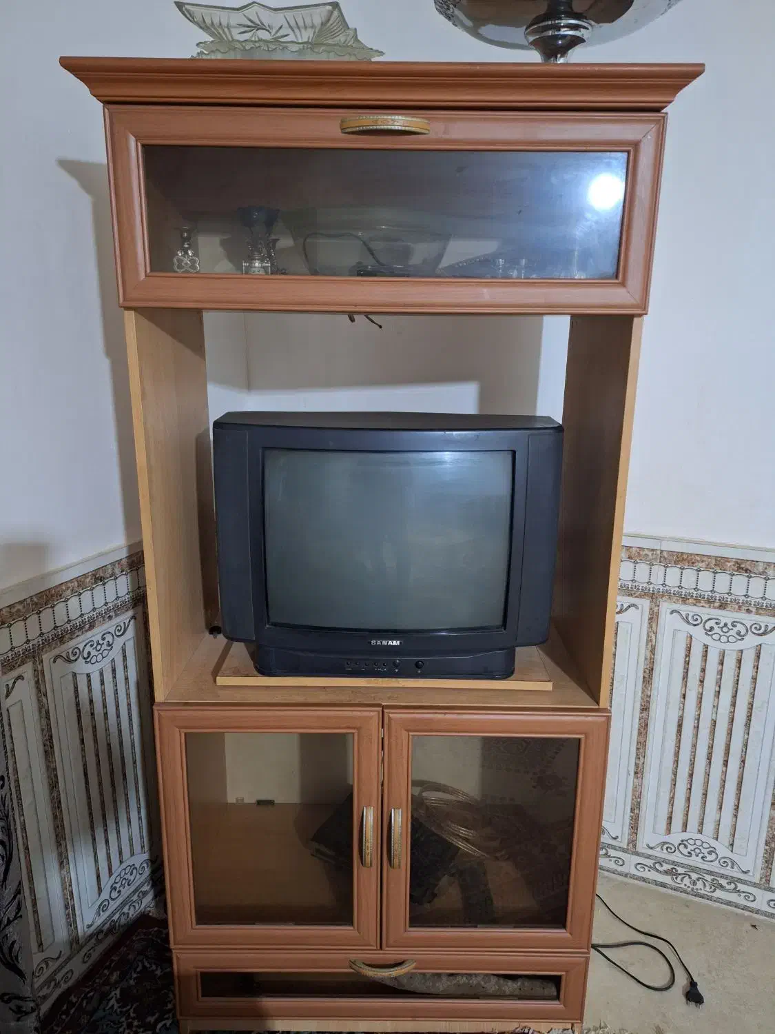 تلویزیون ومیز تلویزیون|تلویزیون و پروژکتور|قزوین, |دیوار