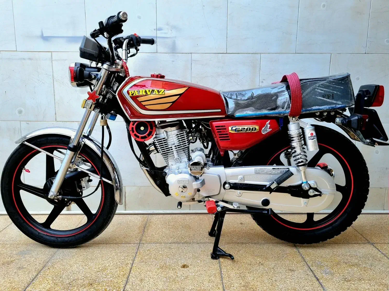 ۲۰۰پرواز درحد خشک|موتورسیکلت|نجف‌آباد, قلعه سفید|دیوار