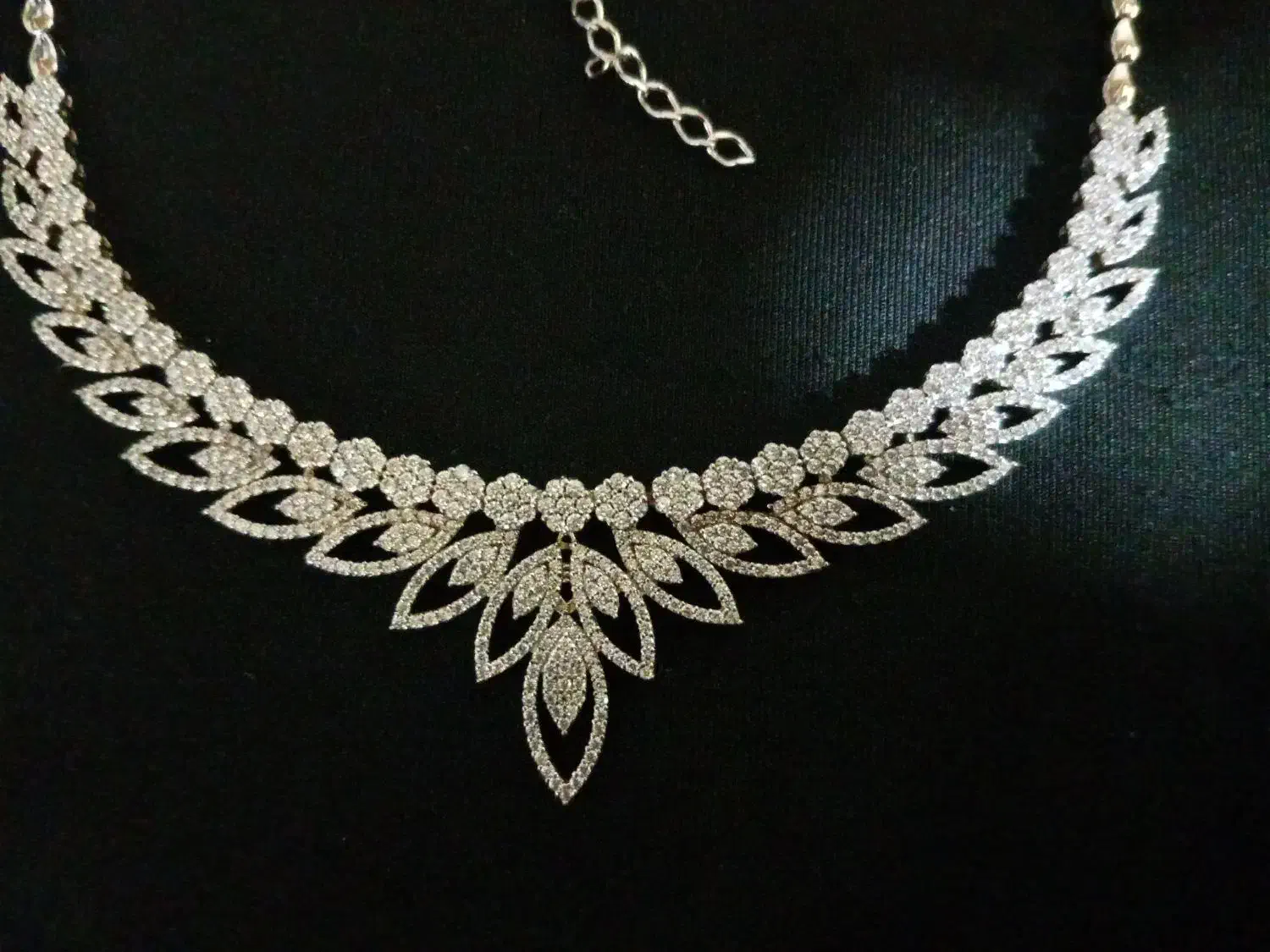 سرویس نقره|جواهرات|مشهد, کوه سنگی|دیوار