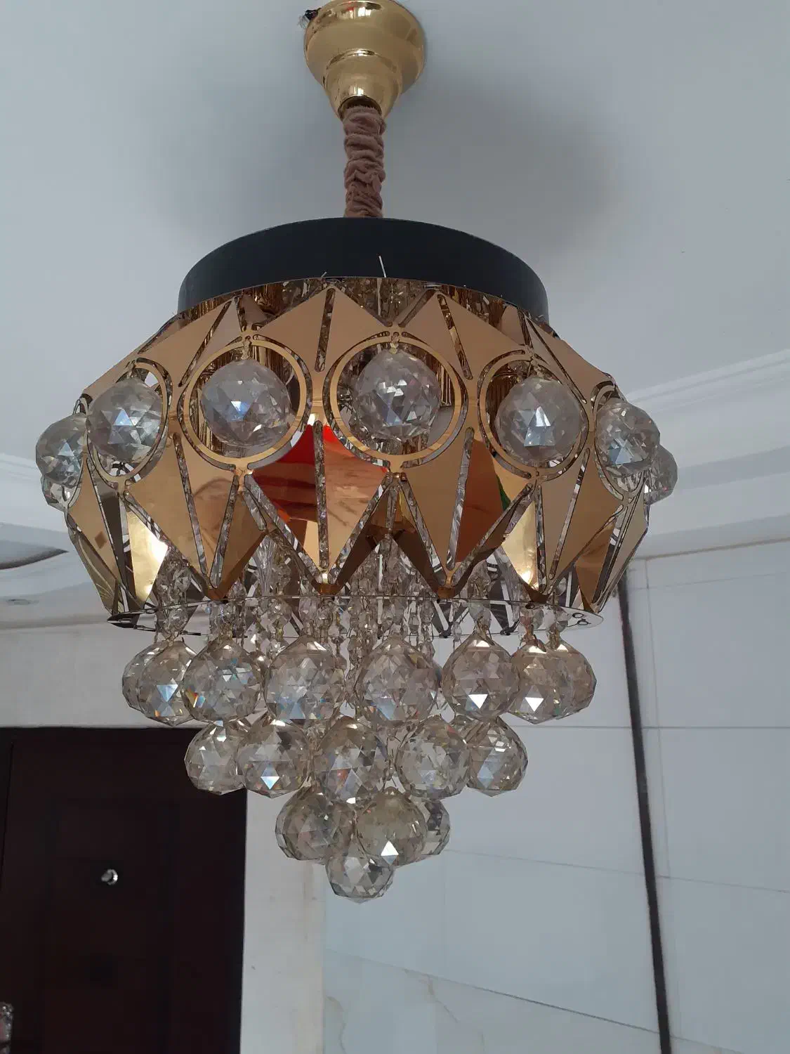 لوستر کریستالی|لوستر و چراغ آویز|بندر انزلی, امامزاده|دیوار