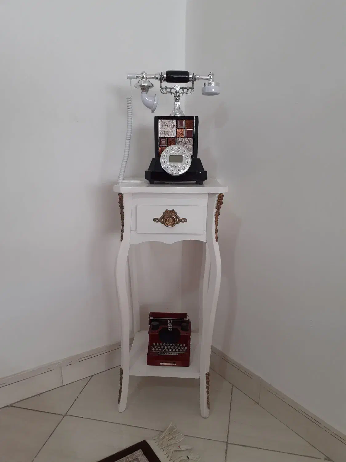 میز تلفن|میز تلفن|کرمانشاه, |دیوار