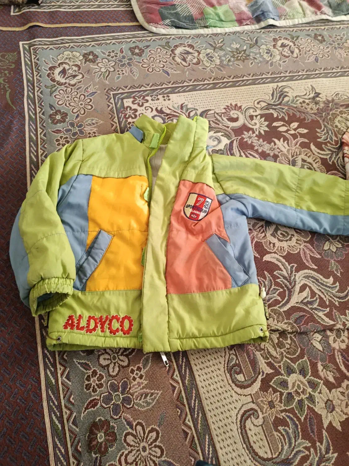 کاپشن|کفش و لباس بچه|بروجرد, |دیوار