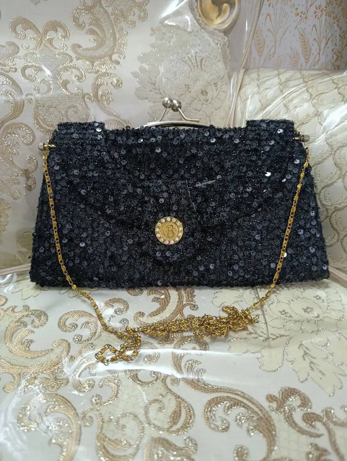 کیف‌مجلسی|کیف، کفش، کمربند|قم, طلاب غیر ایرانی|دیوار