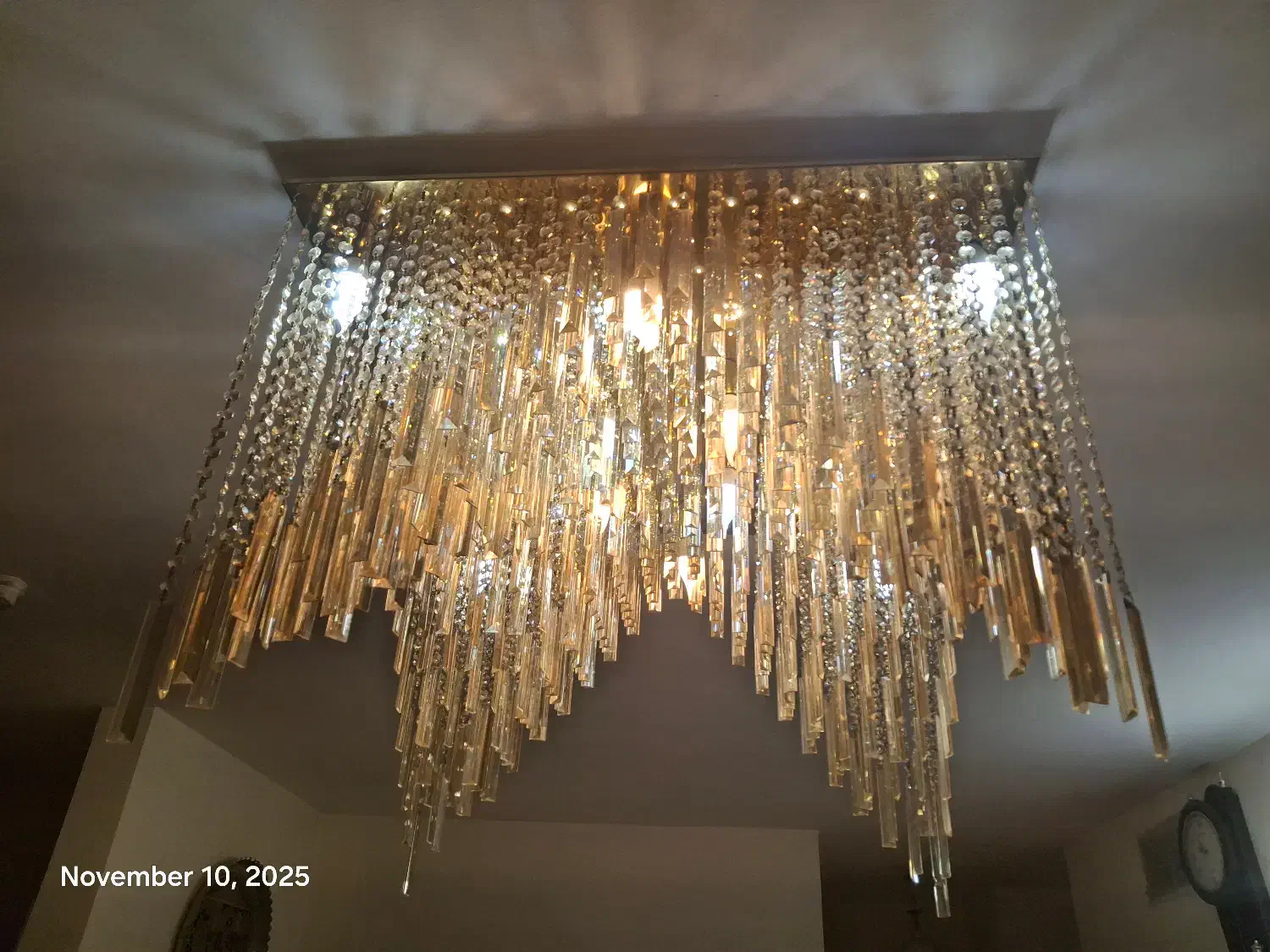 لوستر سقفی ۸۰در ۸۰ با ۴۰۹ بلور به همراه ریموت|لوستر و چراغ آویز|پردیس, فاز ۱۱|دیوار