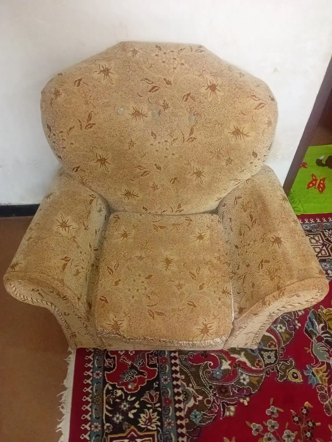 مبلمان ۴ نفره ی۲نفره ۲تا تک نفره و ۲ عدد عسلی..|مبلمان خانگی و میز عسلی|شوشتر, |دیوار