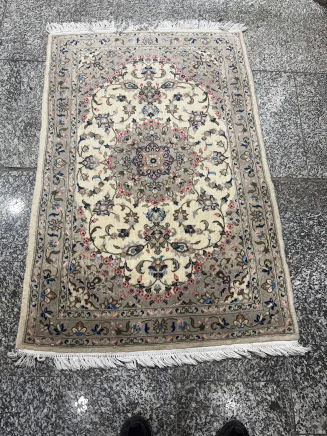 ذرع و نیم اردکان|فرش|تهران, ارامنه|دیوار