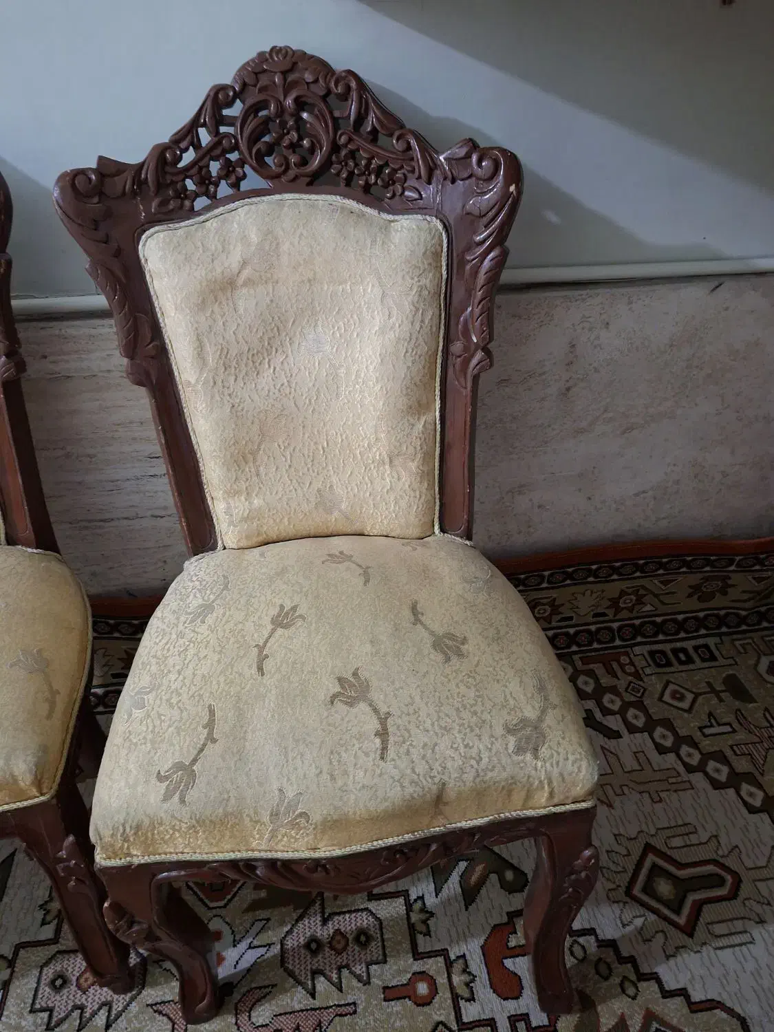 ۵ عدد مبل سلطنتی|مبلمان خانگی و میز عسلی|قم, حنیف نژاد|دیوار