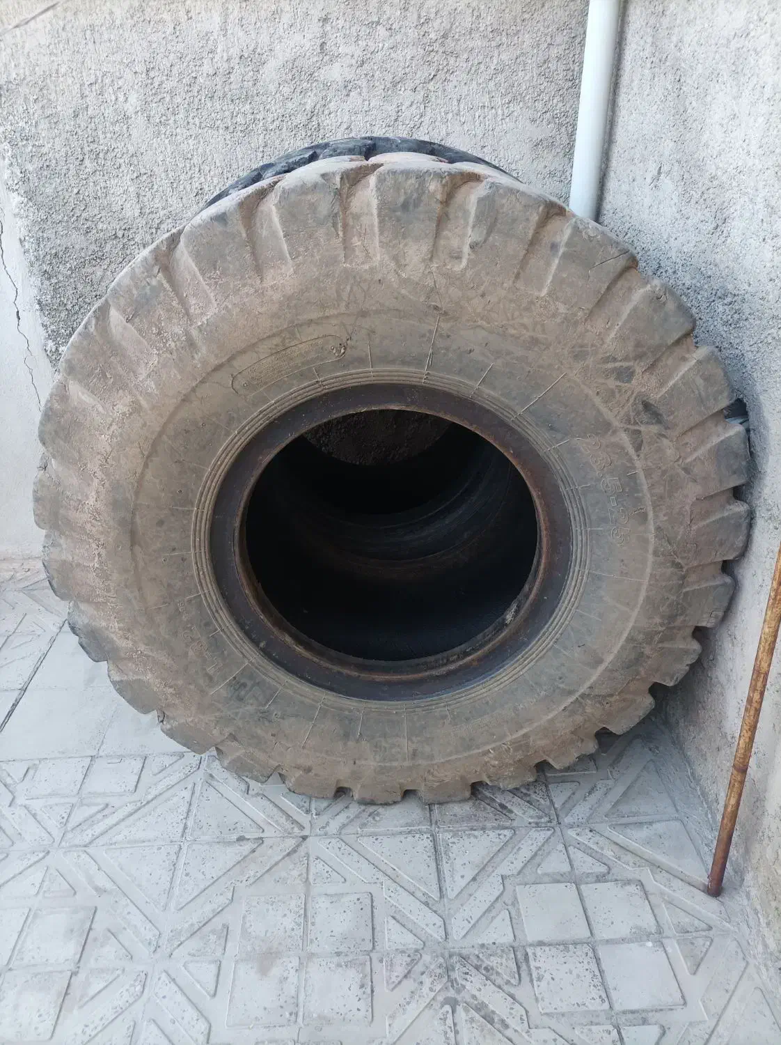 لاستیک لودر|خودرو سنگین|ایوان, |دیوار