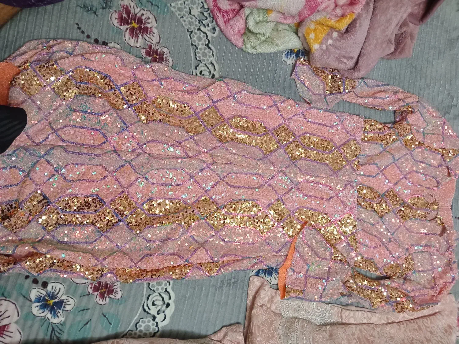 یک عددلباس زنانه به فروش هست|لباس|اصفهان, شهرک امام خمینی|دیوار