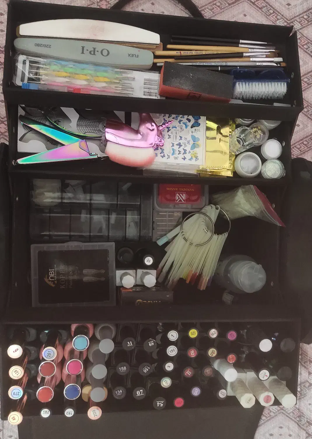 وسایل کاشت ناخن|آرایشگاه و سالن‌های زیبایی|اردبیل, |دیوار