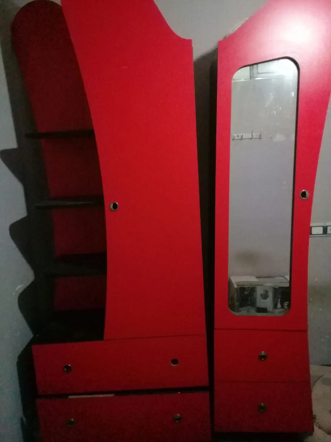 چرخ خیاطی و کمد و تخت|چرخ خیاطی و ریسندگی|اردبیل, |دیوار