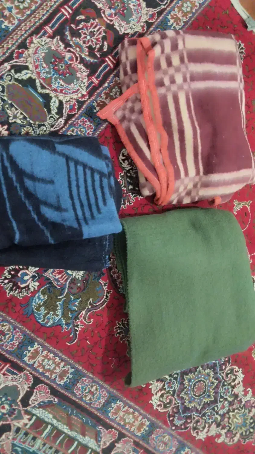 پتو|رختخواب، بالش، پتو|معمولان, |دیوار