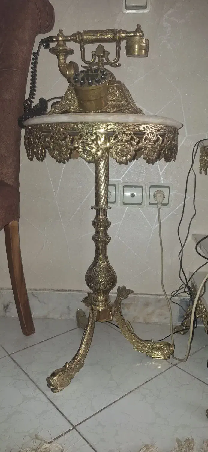 گوشی تلفن و میز تلفن برنجی|تلفن رومیزی|کرج, گلشهر|دیوار