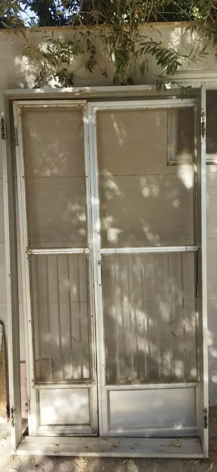 با سلام، درب آهنی و چوبی و آلومینیوم و آبکرمکن|مصالح و تجهیزات ساختمان|یزد, |دیوار