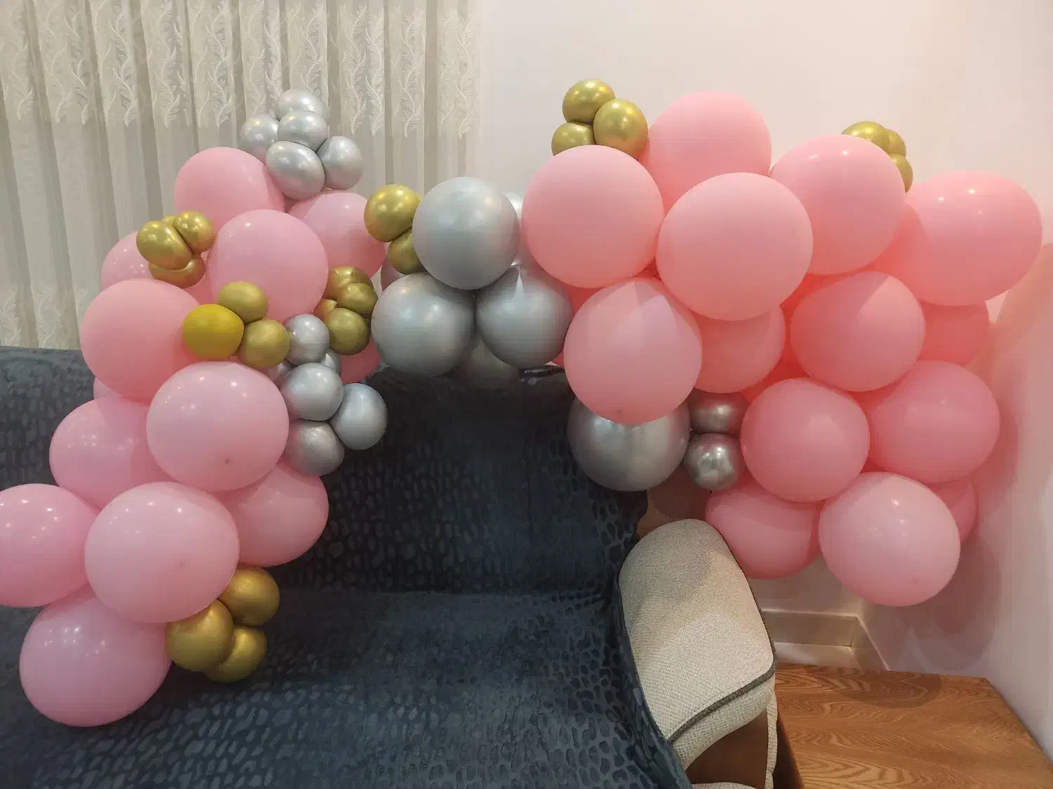 بادکنک ارایی|اسباب‌بازی بچه|قروه, |دیوار