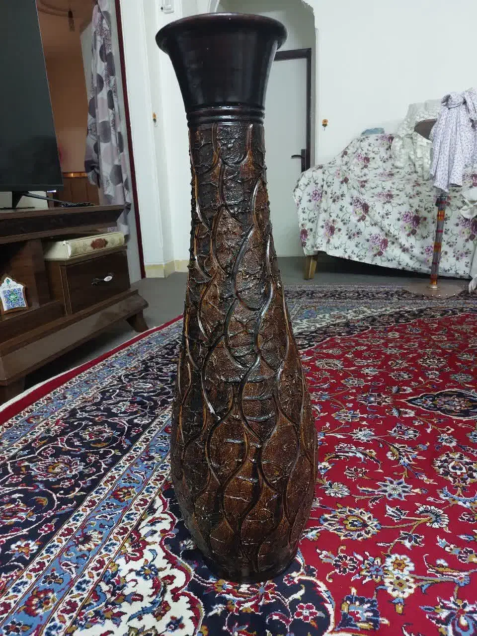 گلدان سفالی|گل مصنوعی|ری, جوانمرد قصاب|دیوار