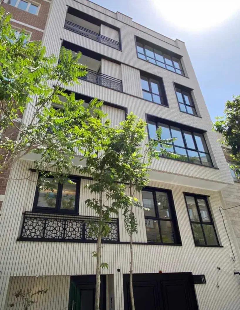 ۱۵۰ متر/۲ پارکینگ سندی/لابی/سرایدار مقیم/روف گاردن