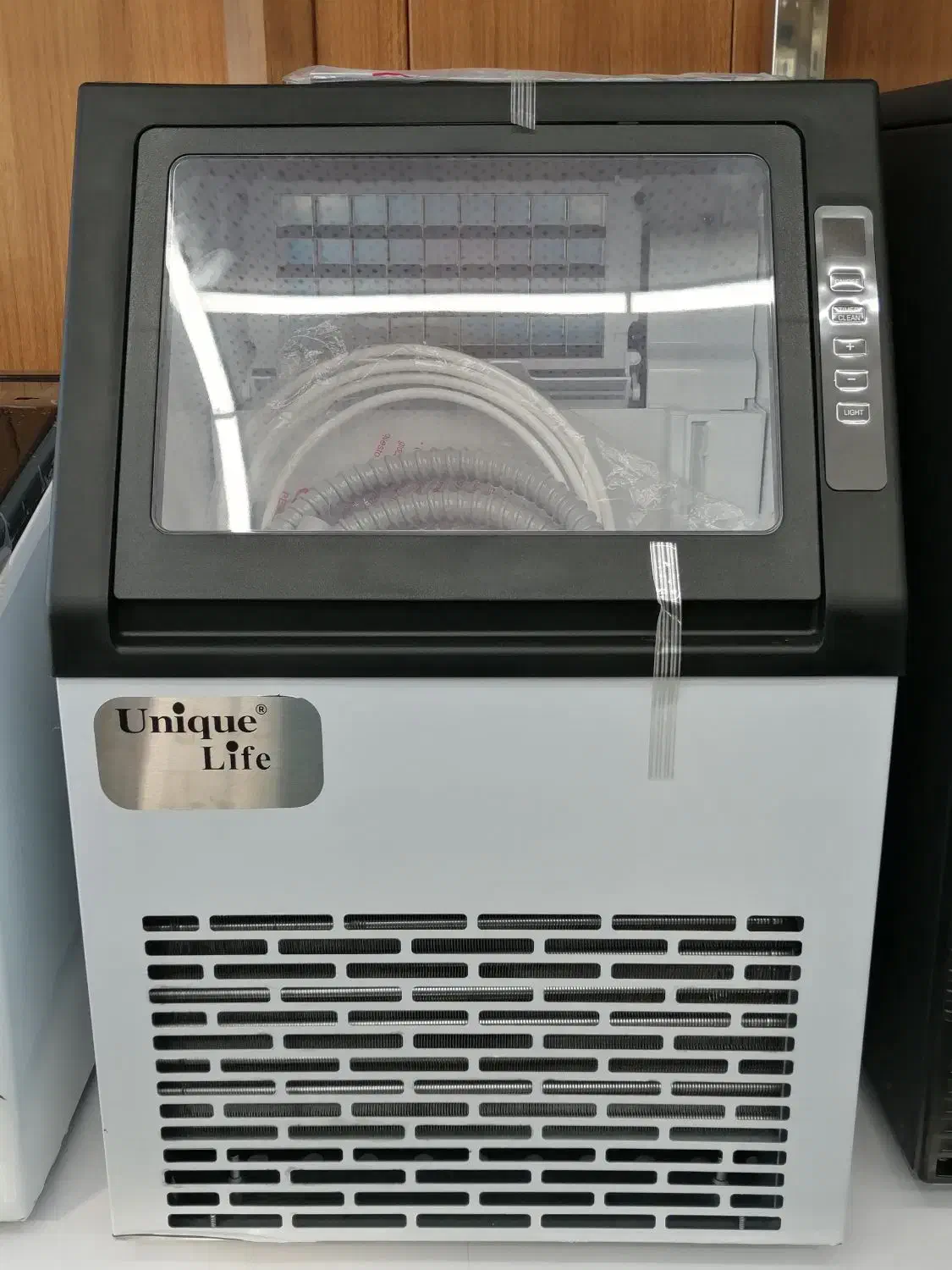 یخساز|کافیشاپ و رستوران|اصفهان, تخت فولاد|دیوار