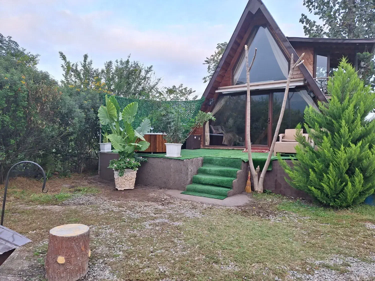 کلبه چوبی سوئیسی جکوزی دار فرشاد|اجارهٔ کوتاه‌مدت ویلا و باغ|شاندرمن, |دیوار