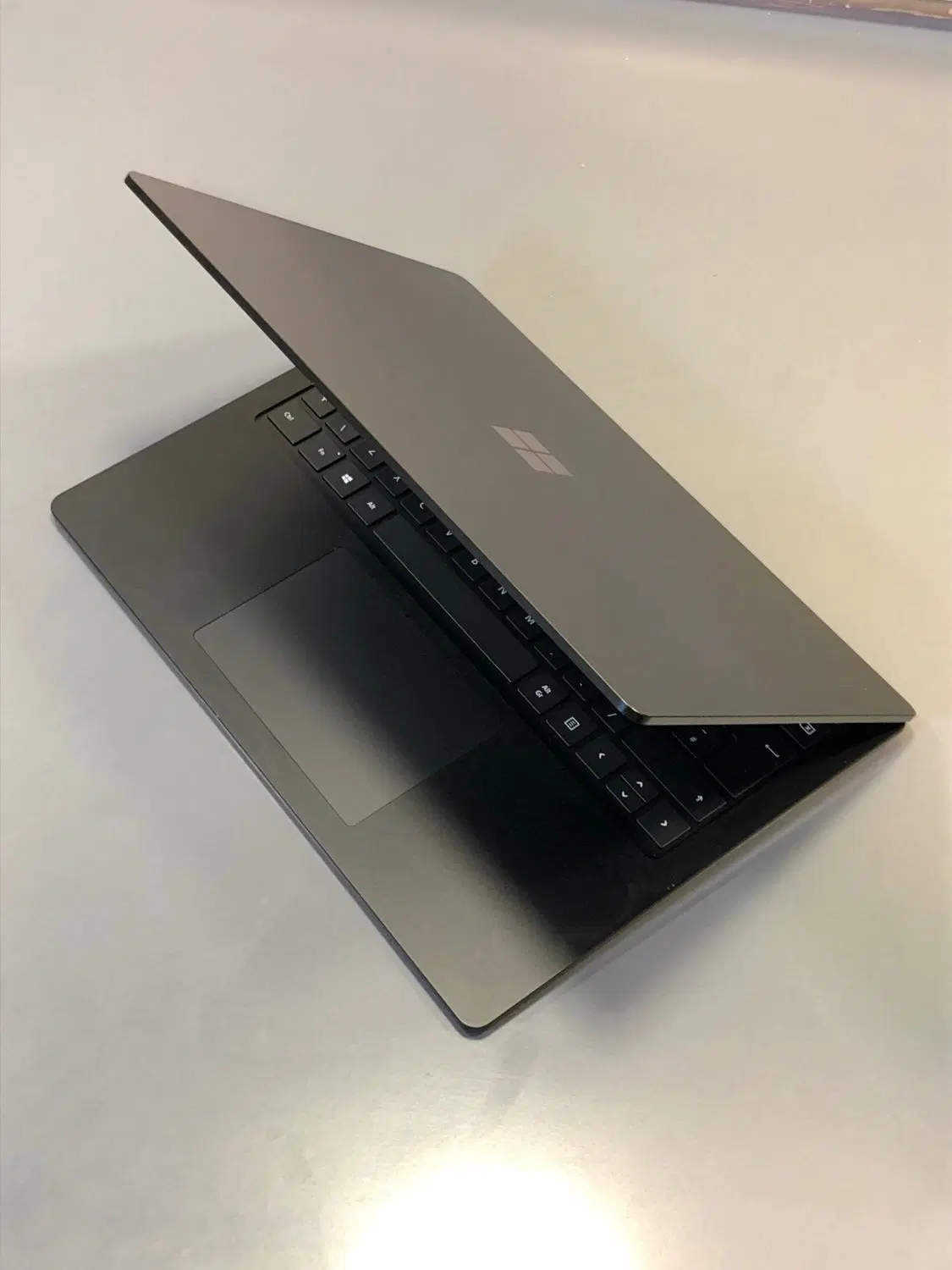 surface3|رایانه همراه|تهران, فلسطین (میدان انقلاب)|دیوار