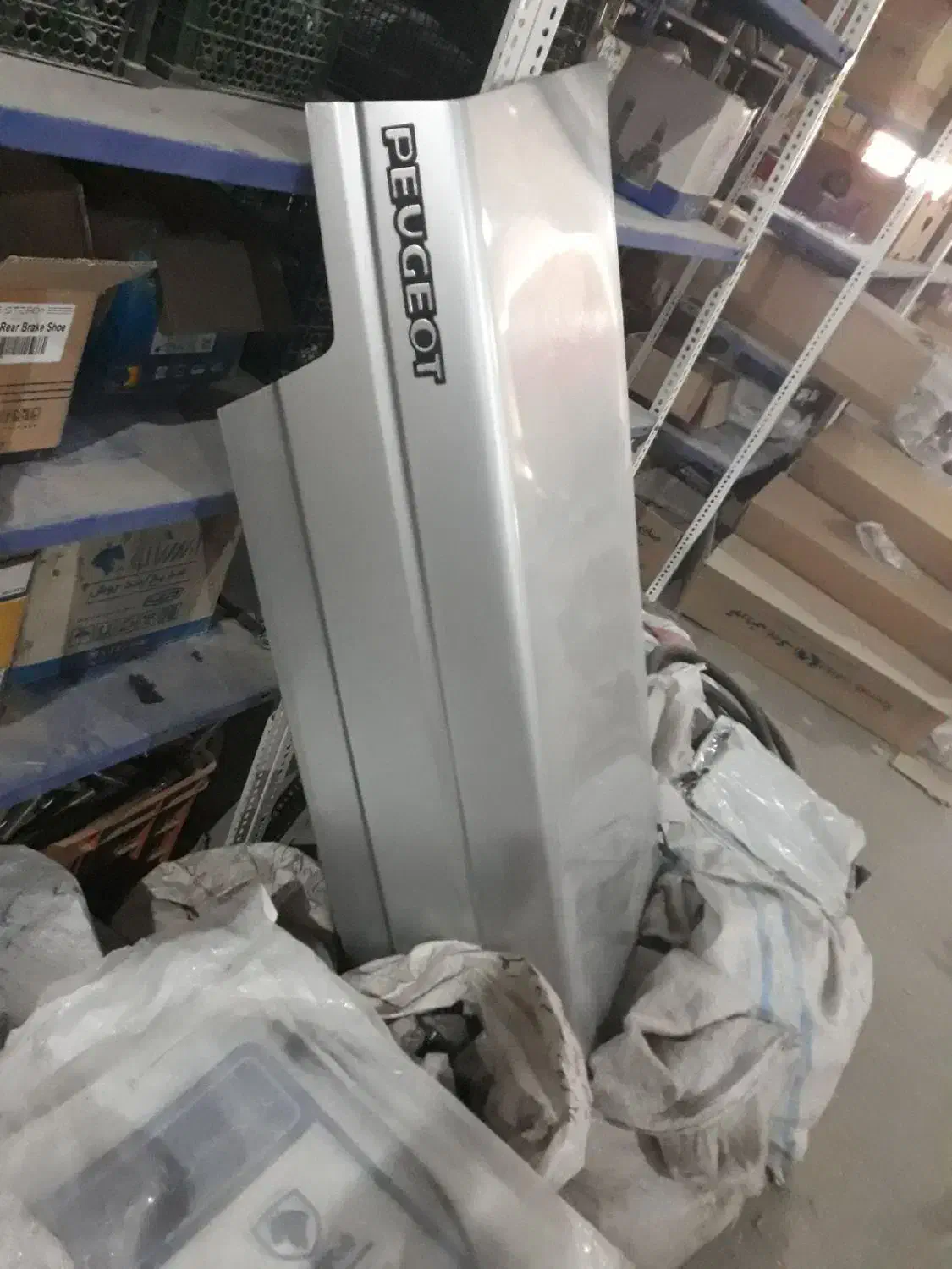 در صندوق پژو405 و لاستیک بارز|قطعات یدکی و لوازم جانبی|خمینیشهر, |دیوار