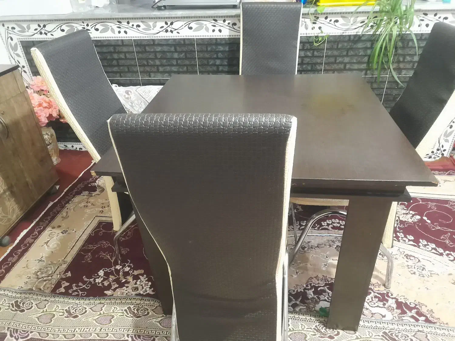 میز غذا خوری سالم و تمیز|میز و صندلی غذاخوری|اهر, |دیوار