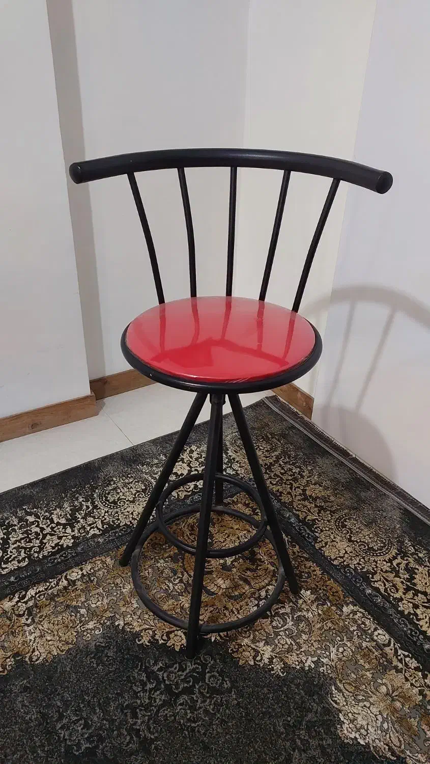 صندلی|میز و صندلی غذاخوری|شیراز, قلعه شاهزاده بیگم|دیوار