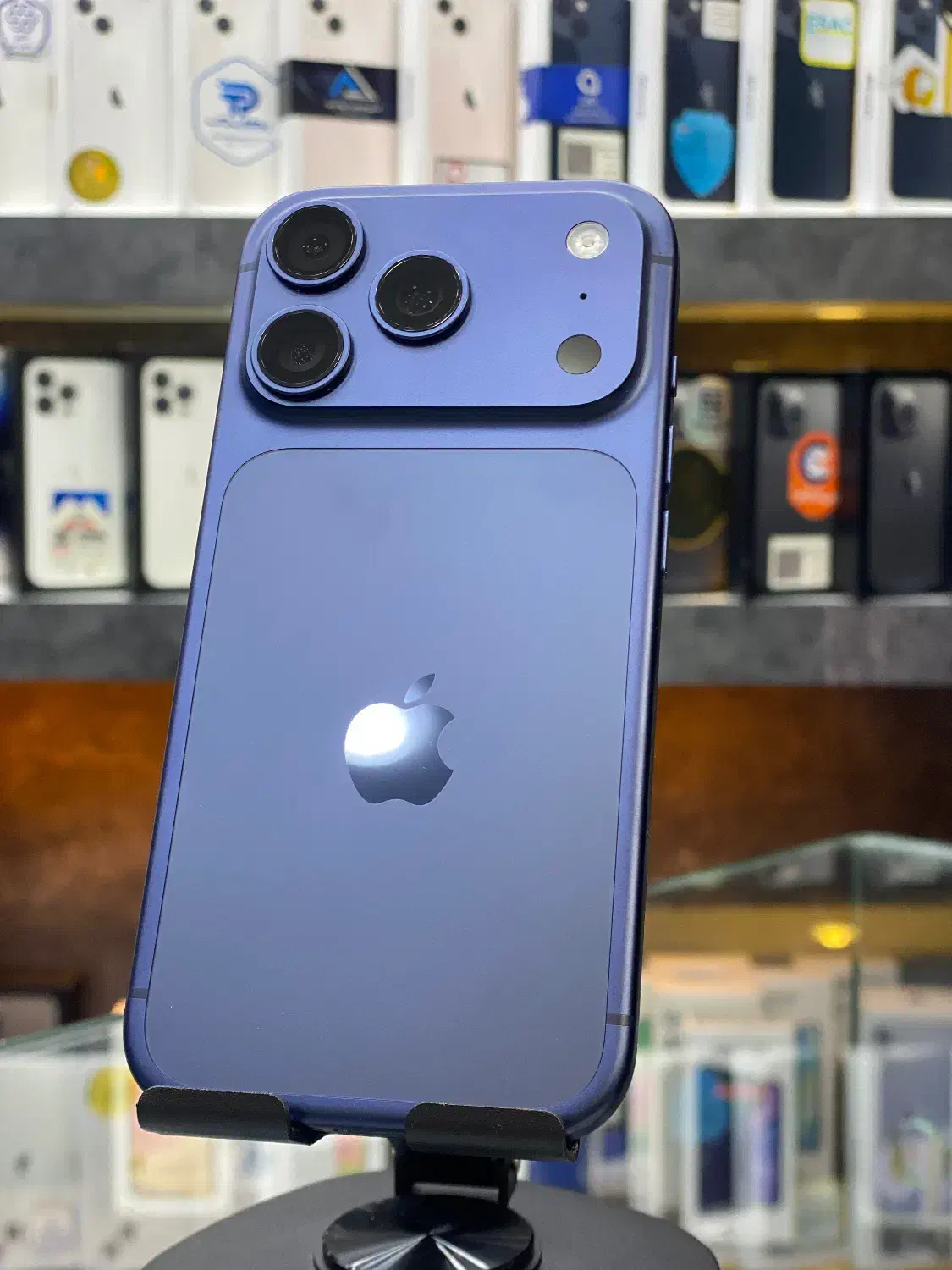 اپل ۱۷ پرو|موبایل|اصفهان, باغ زرشک|دیوار