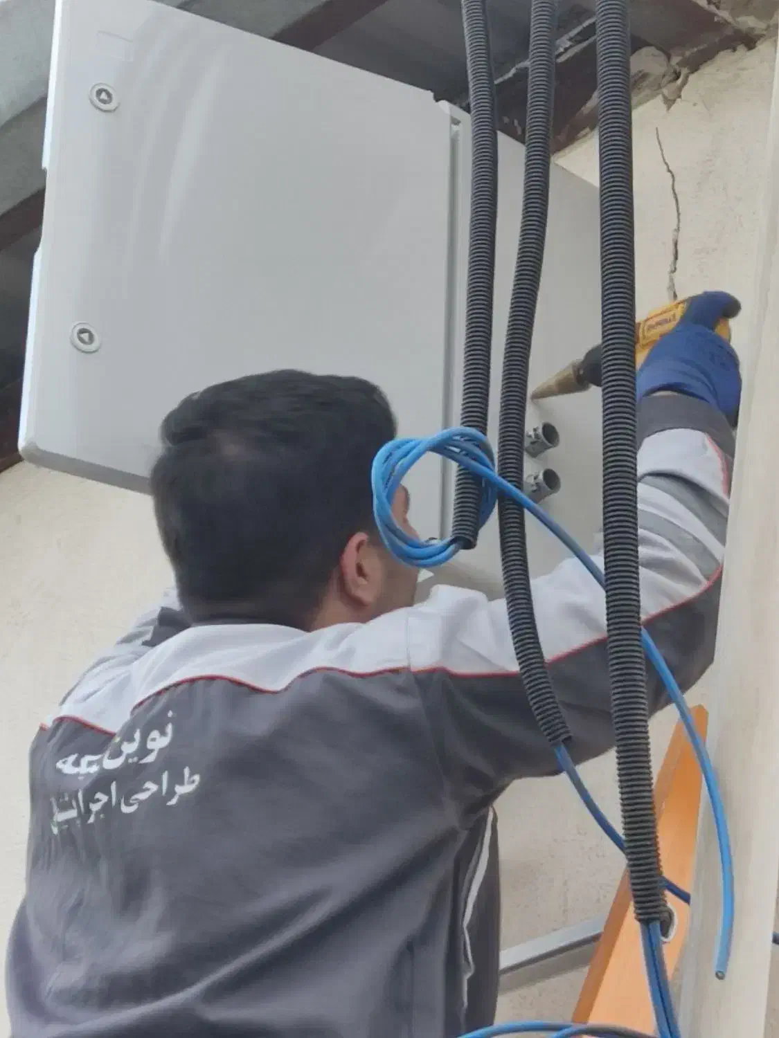 نصب دوربین مداربسته و دزدگیر اماکن تخصصی|دوربین مداربسته|اصفهان, فرودگاه|دیوار