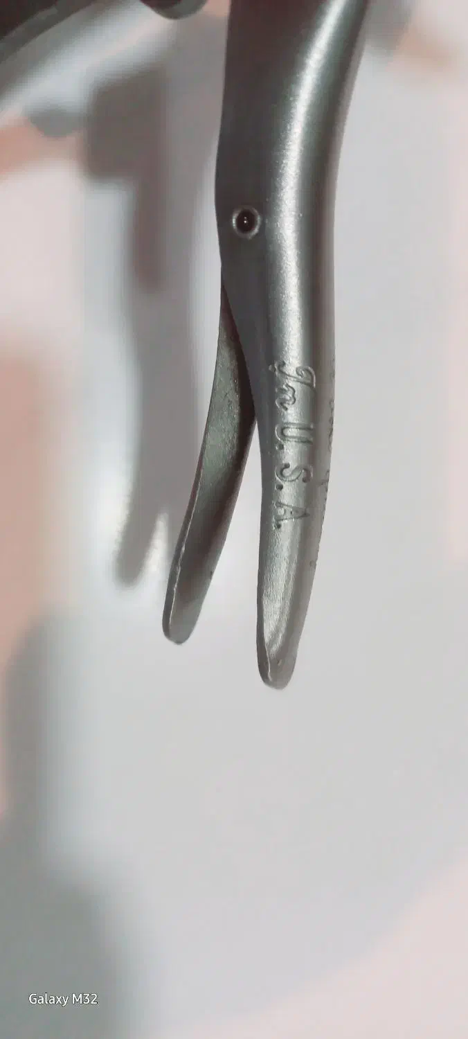 انبر قفلی امریکائی|ابزارآلات|تهران, فلسطین (میدان انقلاب)|دیوار