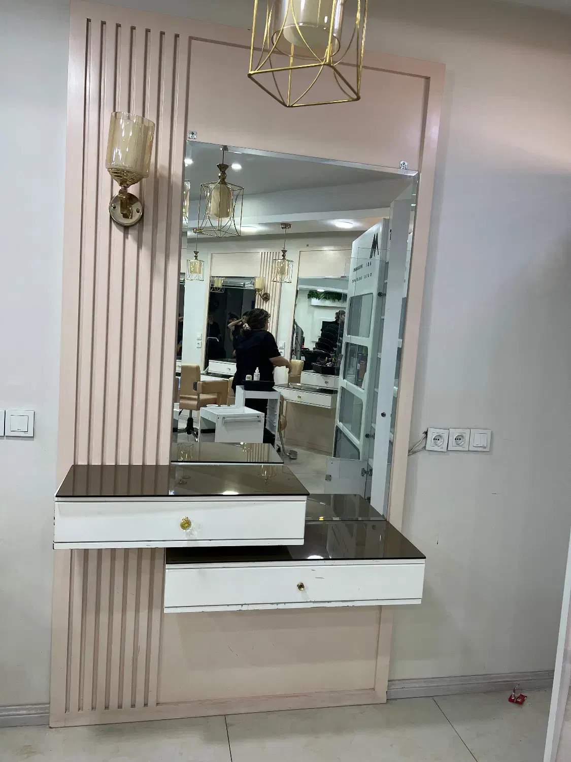 آینه قدی سالن به همراه کشو|آرایشگاه و سالن‌های زیبایی|تهران, تهرانسر مرکزی|دیوار