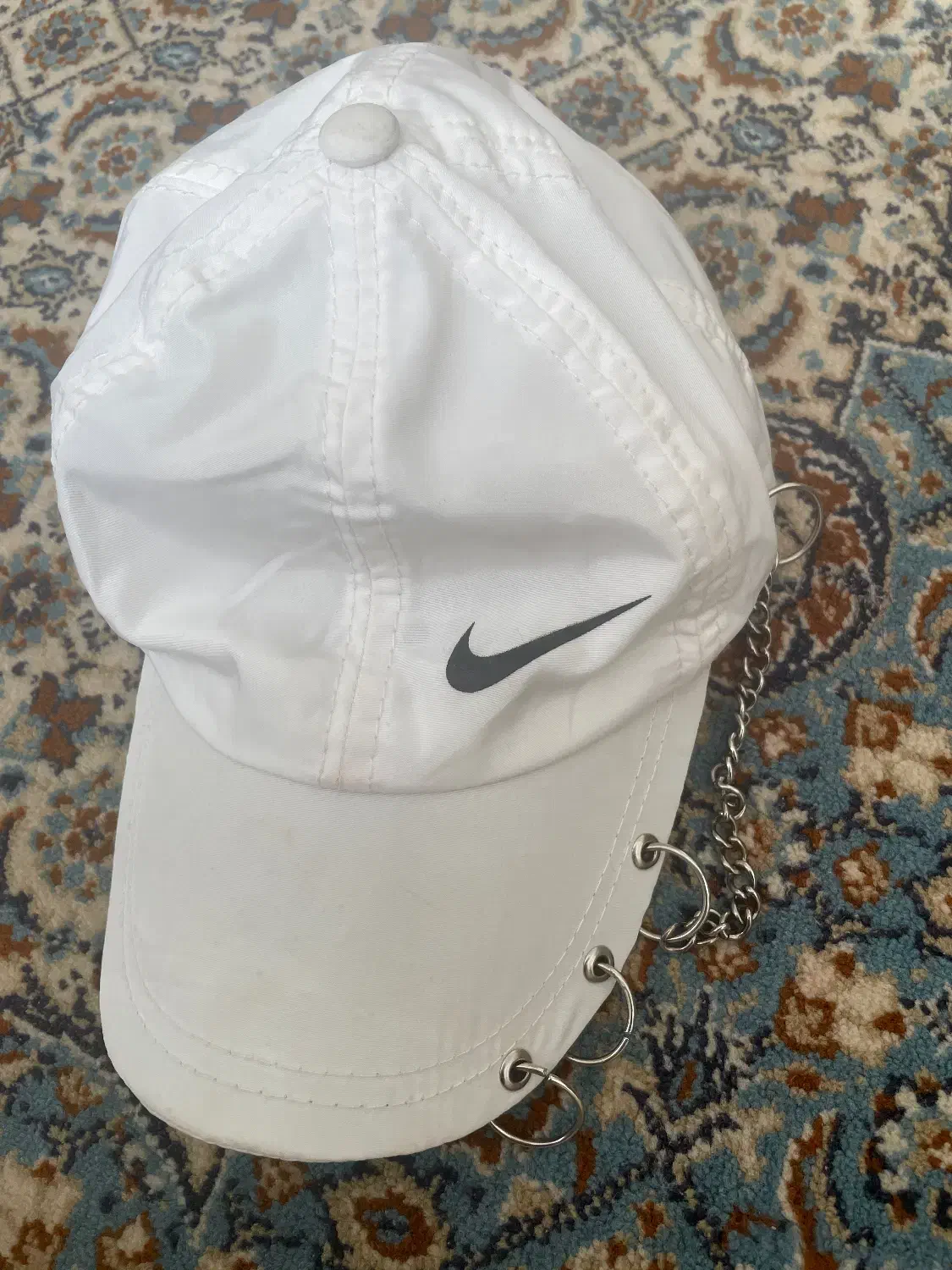 کلاه|لباس|تفرش, |دیوار