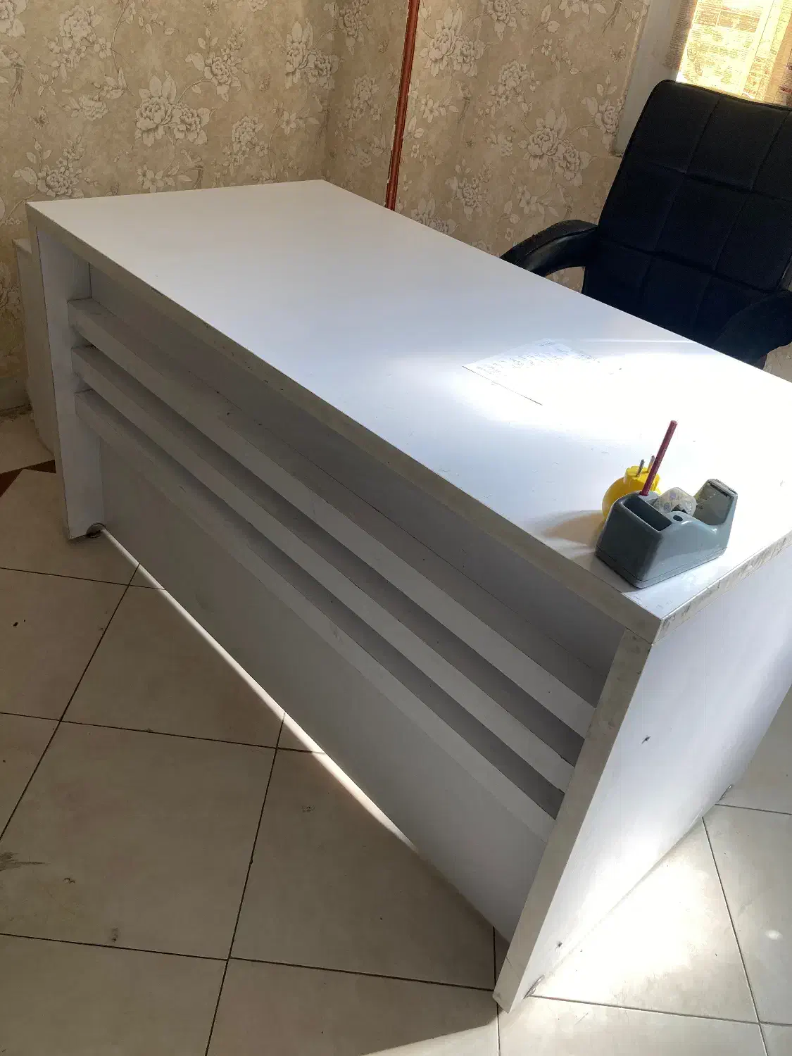 میز|مبلمان اداری|تهران, هلال احمر|دیوار