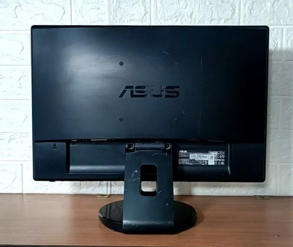 مانیتور های سامسونگ ، ال جی ، اچ پی و ..|قطعات و لوازم جانبی رایانه|قم, انسجام|دیوار