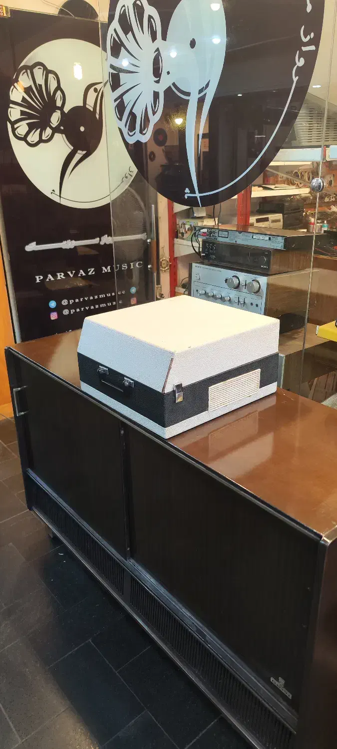 فروش و تعمیرات تخصصی گرامافون رادیو کاست ریل مبله|کلکسیون اشیاء عتیقه|تهران, صادقیه|دیوار