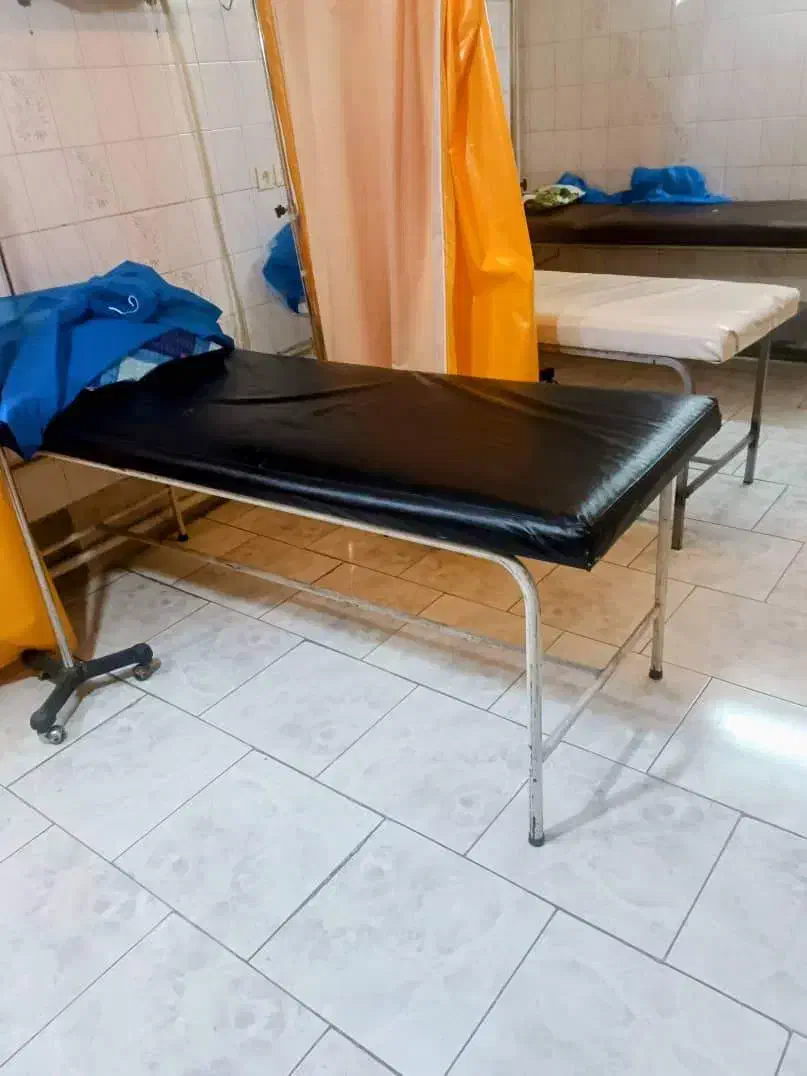 تعدادی تخت بیمارستانی و پزشکی به علت جا به جایی|آرایشی، بهداشتی، درمانی|فردیس, خیام شرقی|دیوار