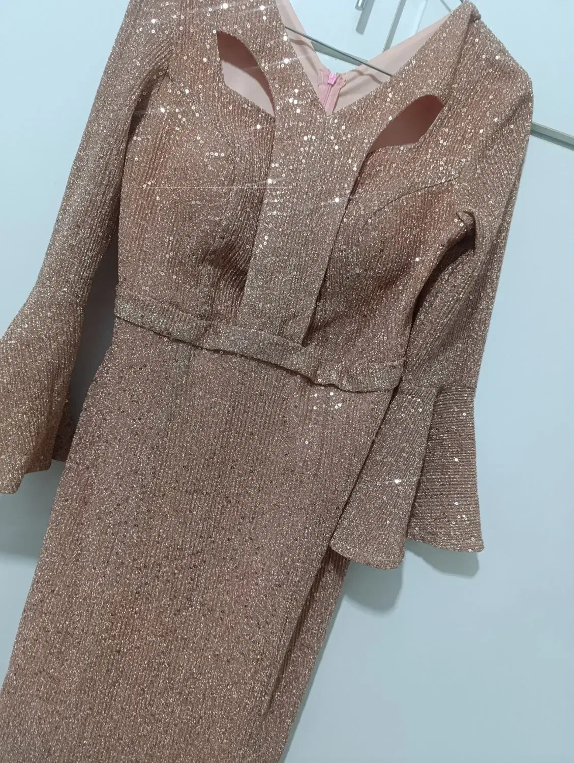 لباس مجلسی|لباس|گلبهار, شهر جدید گلبهار|دیوار