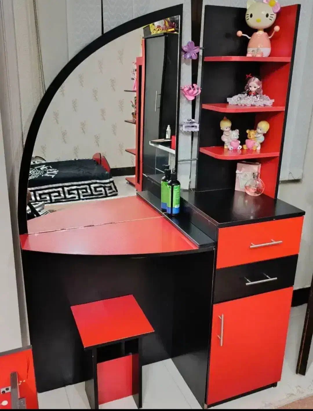 سرویس خواب ، همراه با میز تحریر ( هشت تکه )|تخت و سرویس خواب|شاهینشهر, عطار|دیوار