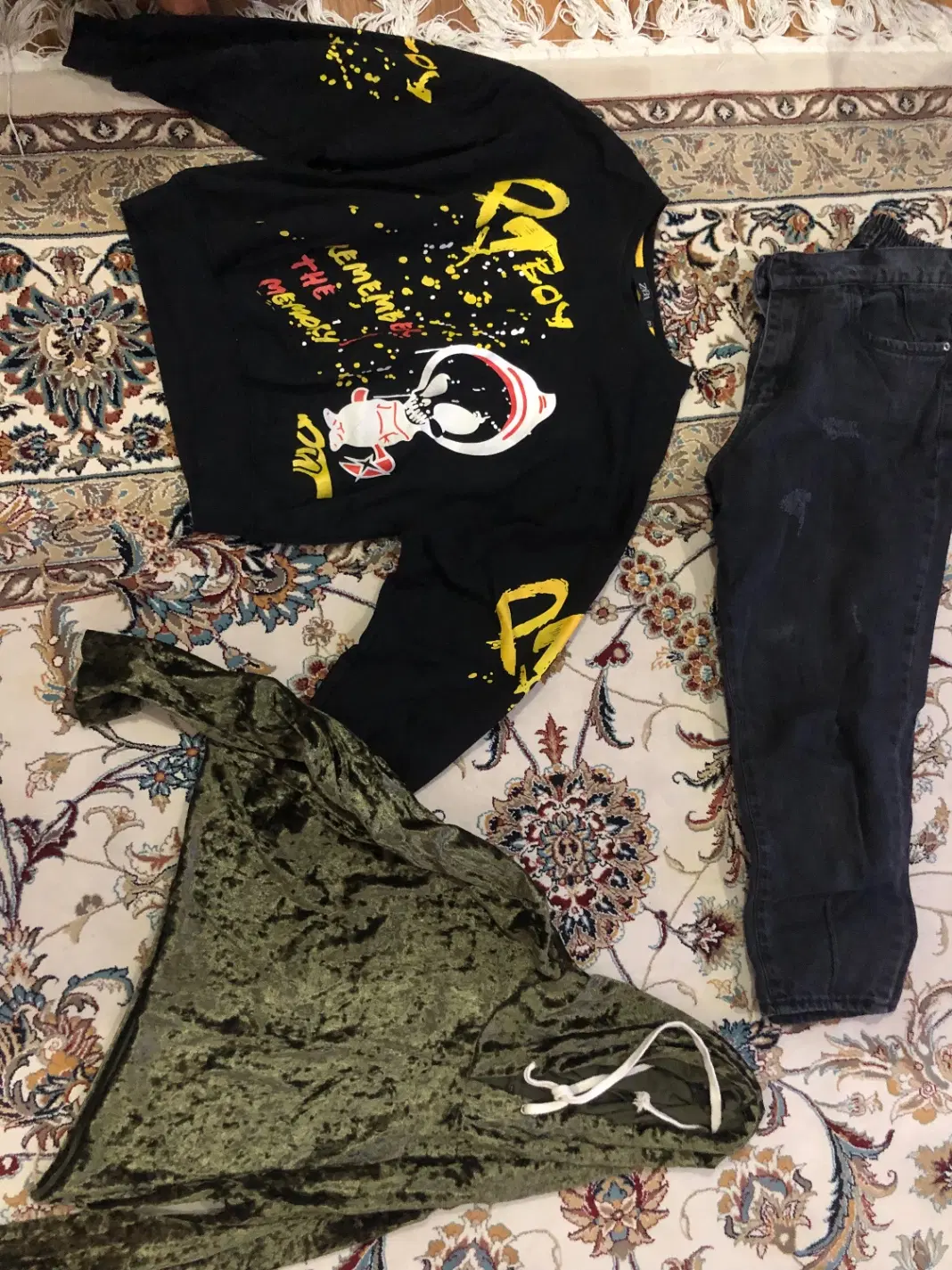 لباس|کفش و لباس بچه|کرج, برغان|دیوار