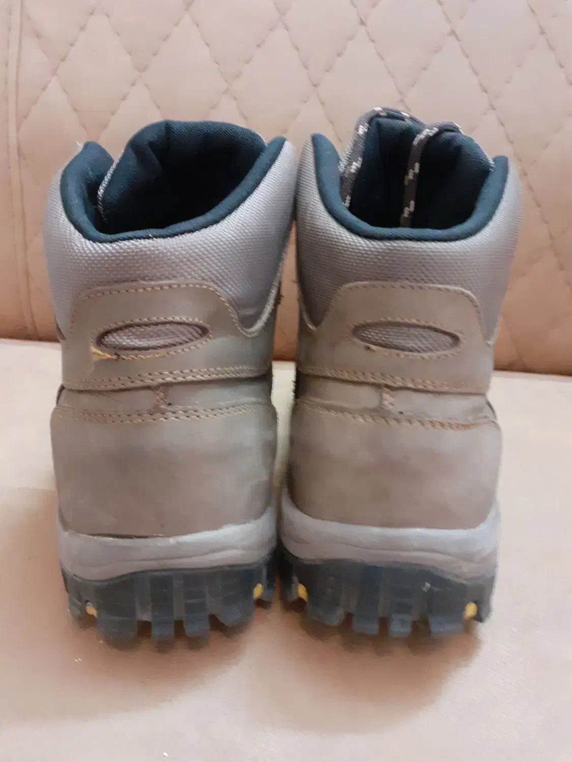 کفش کوهپیمایی سایز ۳۸ و یا ۳۹ بسیار بسیار کم کار|کیف، کفش، کمربند|مشهد, کوی المهدی|دیوار