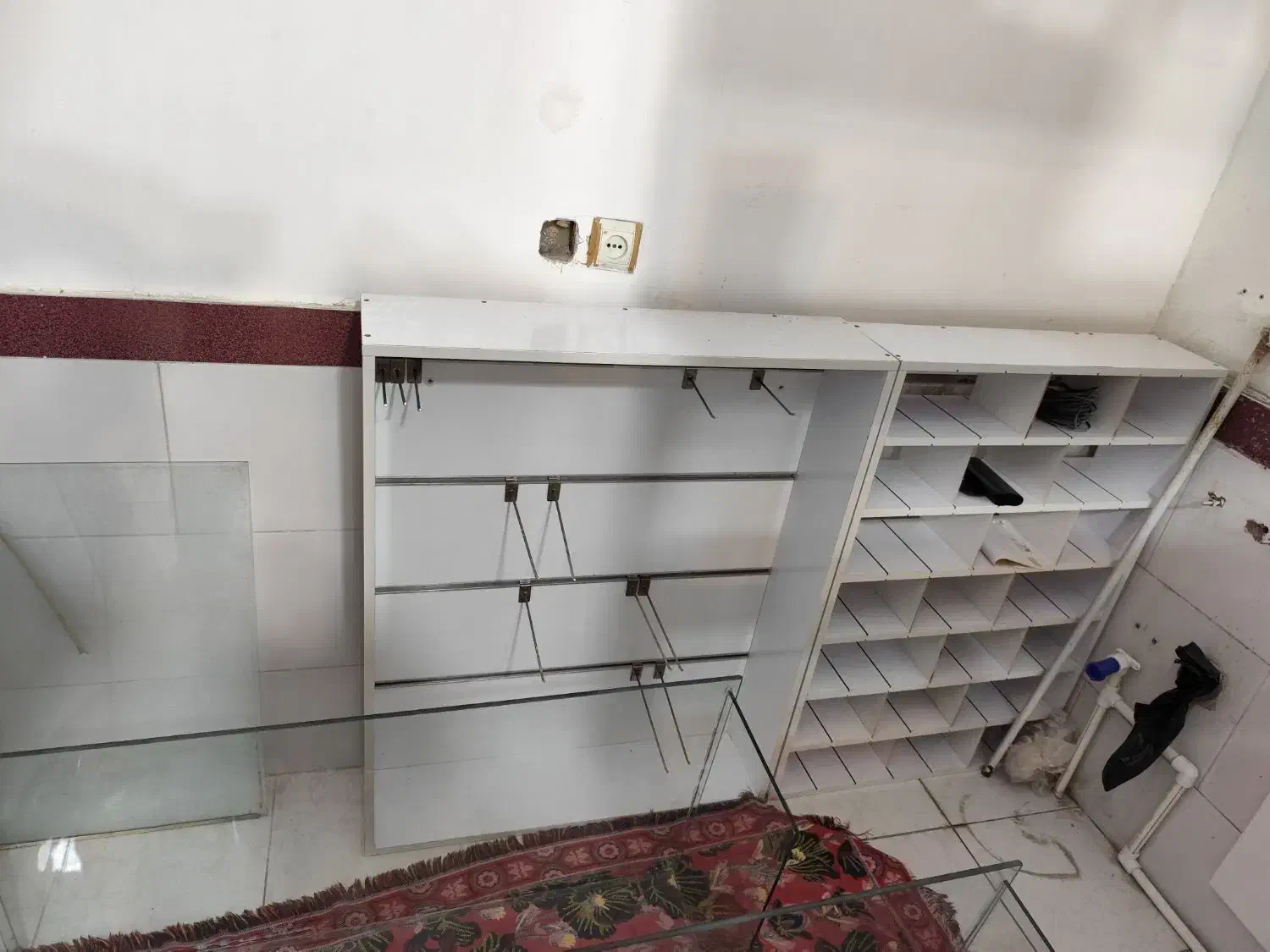 پیشخوان میزکار و ویترین و قفسه دیواری MDF تمیز نو|فروشگاه و مغازه|مینودشت, |دیوار