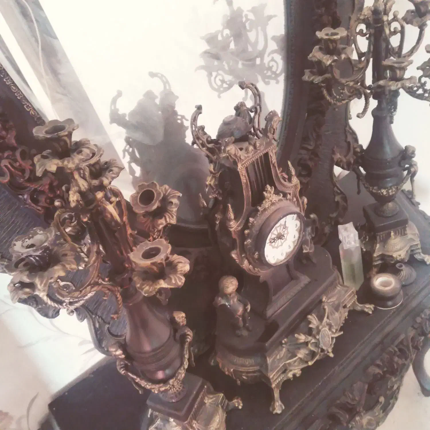 فروش دو عدد شمعدان برنز و ساعت قدیمی|کلکسیون اشیاء عتیقه|یزد, |دیوار