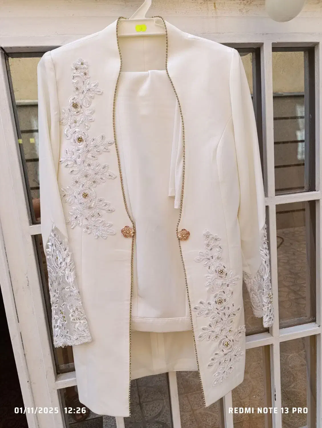 کت وشلوارمجلسی|لباس|صدرا-فارس, فاز ۱|دیوار