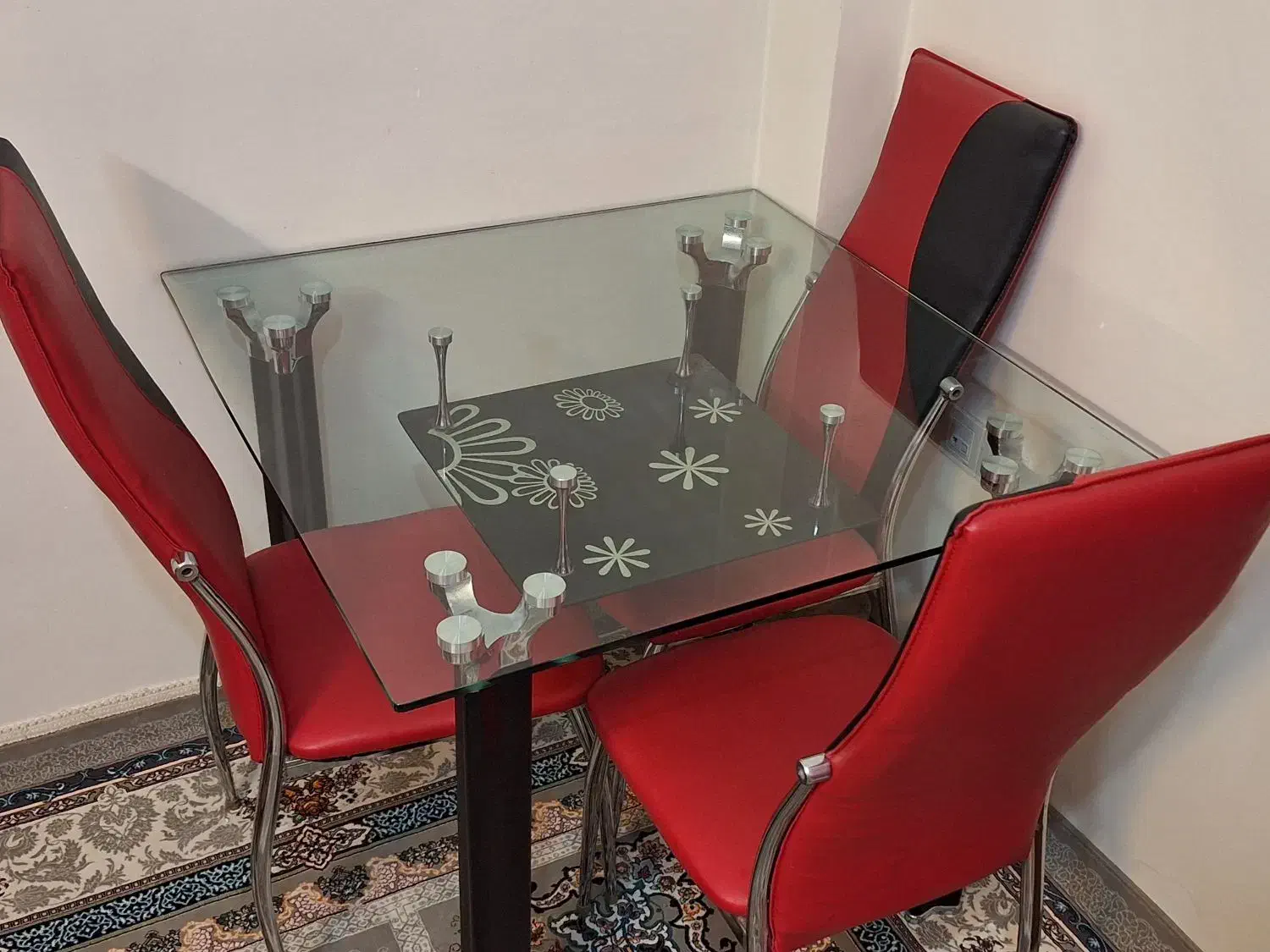 میز غذا خوری|میز و صندلی غذاخوری|گلپایگان, |دیوار